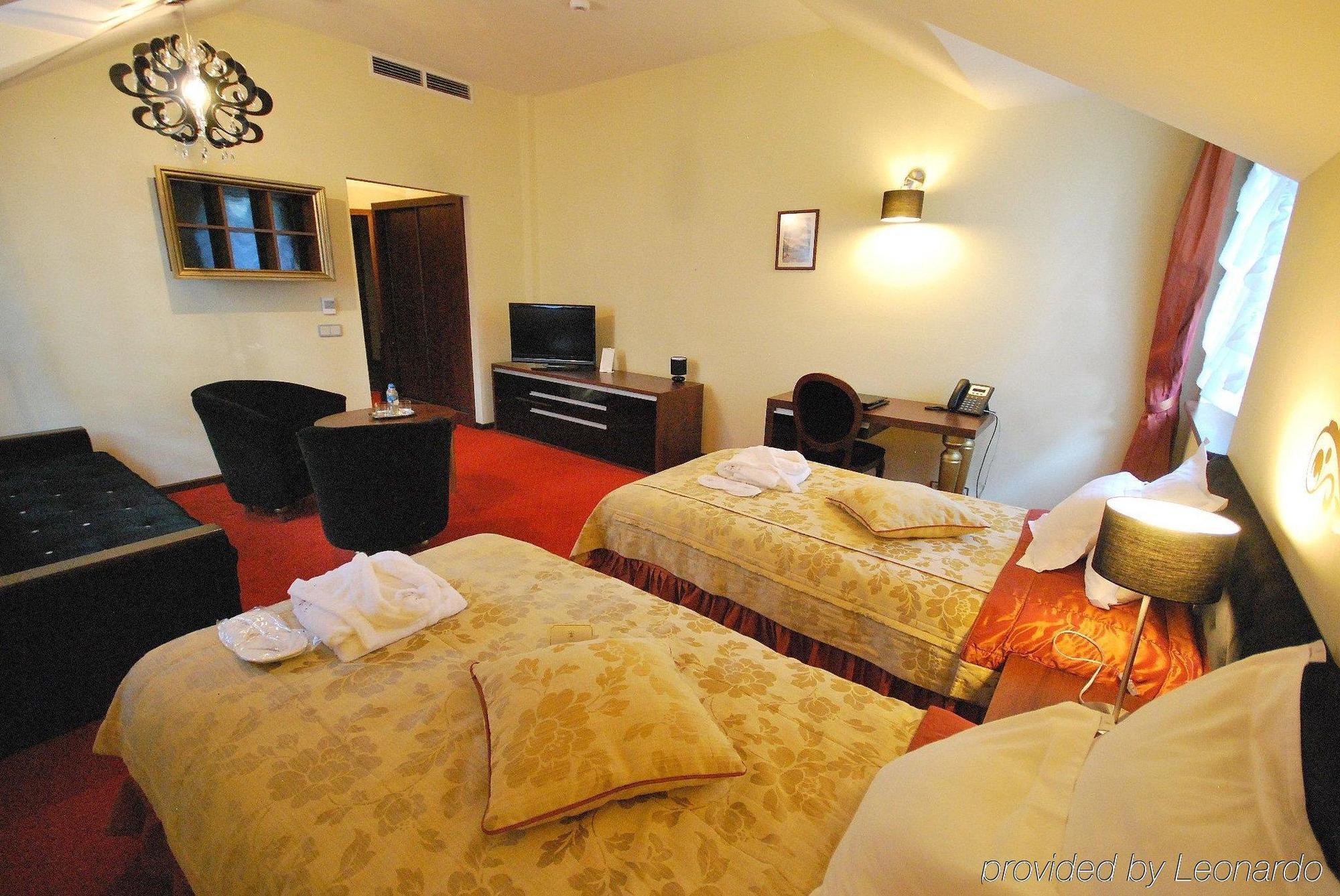 Dwor Kombornia Hotel&Spa Ngoại thất bức ảnh
