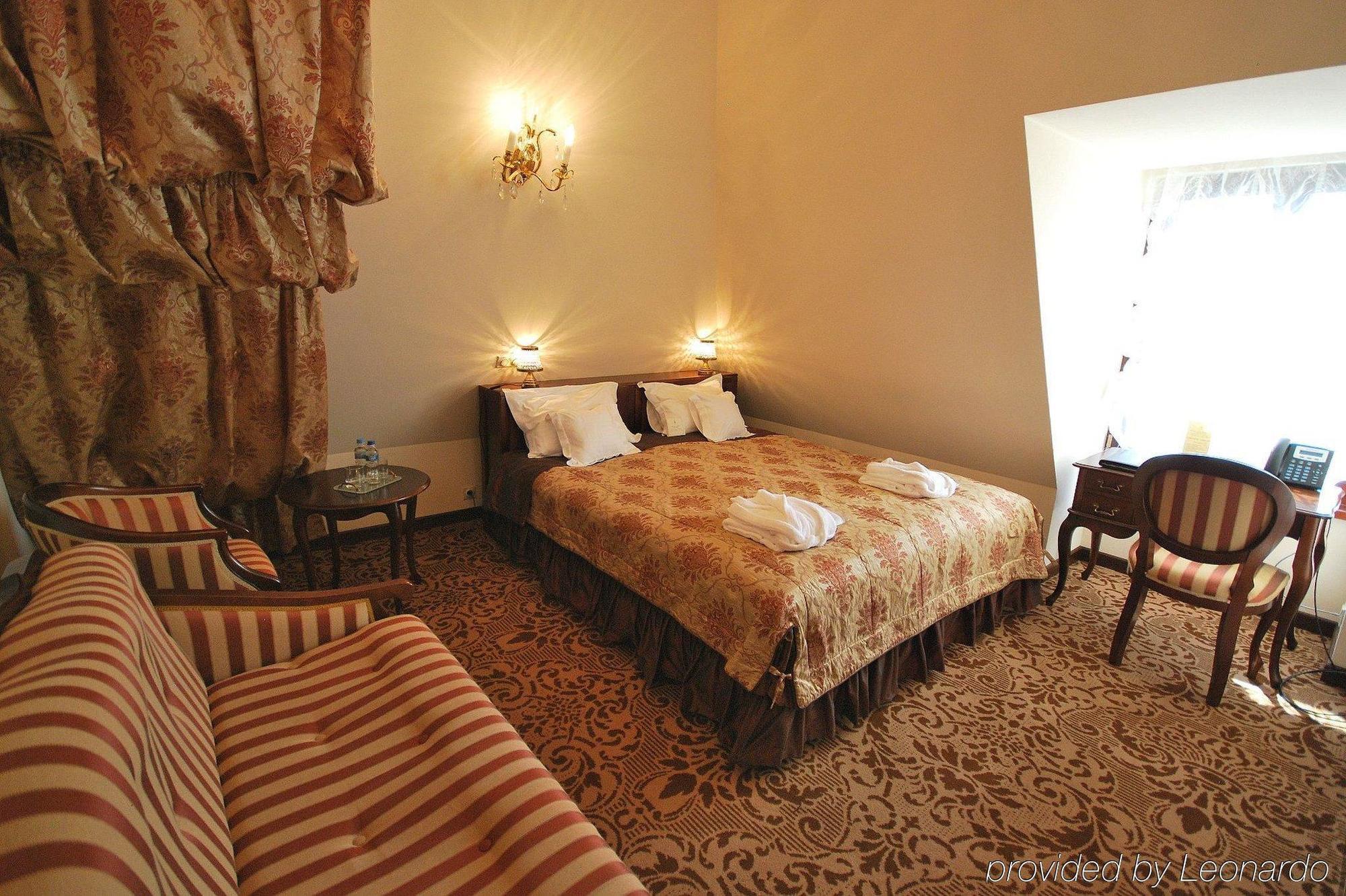 Dwor Kombornia Hotel&Spa Ngoại thất bức ảnh
