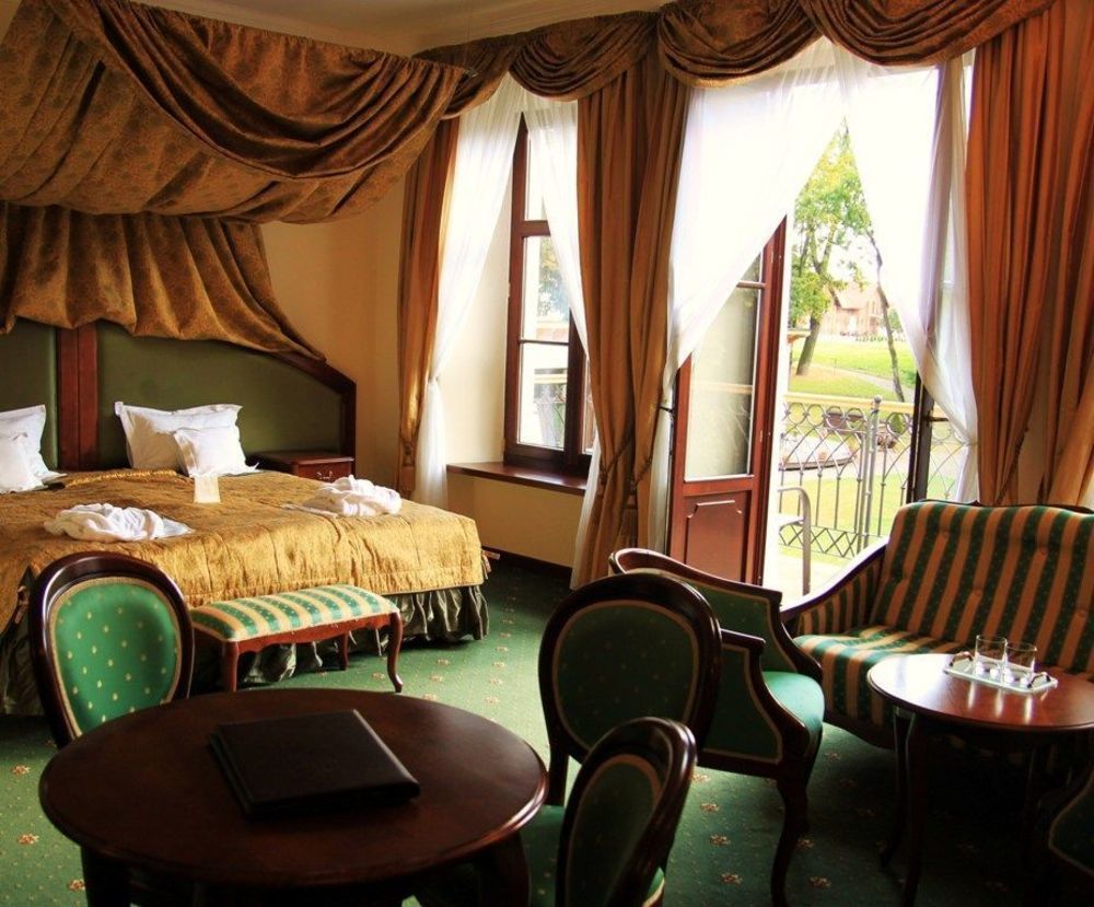 Dwor Kombornia Hotel&Spa Ngoại thất bức ảnh