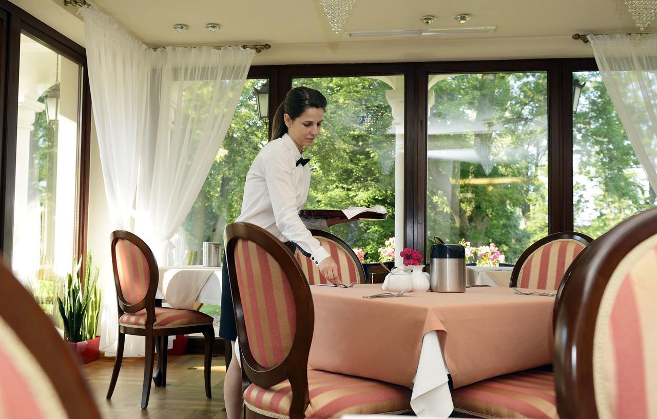Dwor Kombornia Hotel&Spa Ngoại thất bức ảnh