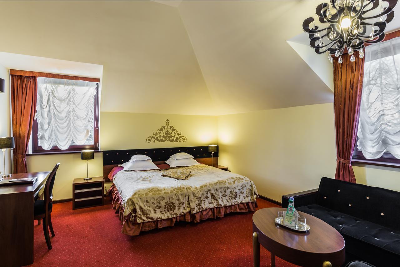 Dwor Kombornia Hotel&Spa Ngoại thất bức ảnh