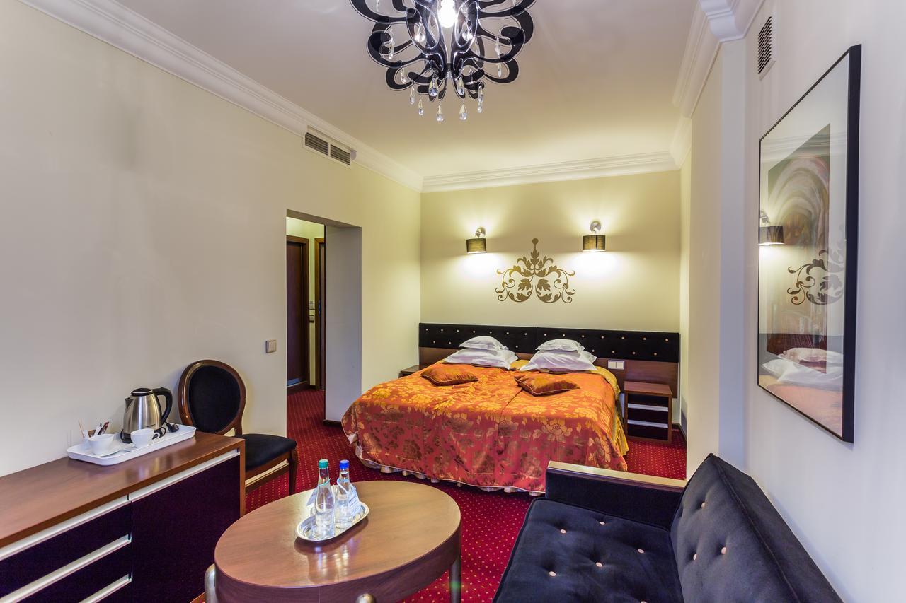Dwor Kombornia Hotel&Spa Ngoại thất bức ảnh