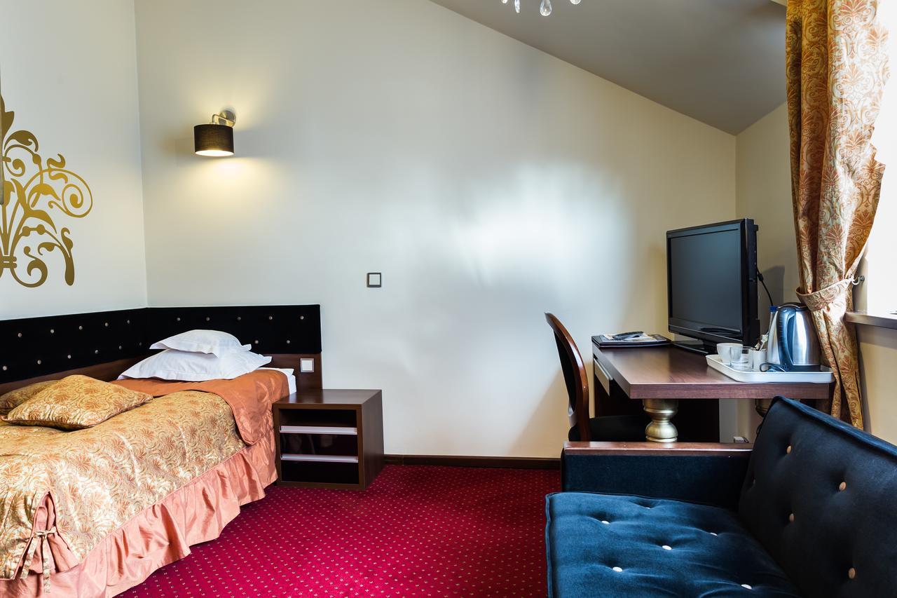 Dwor Kombornia Hotel&Spa Ngoại thất bức ảnh