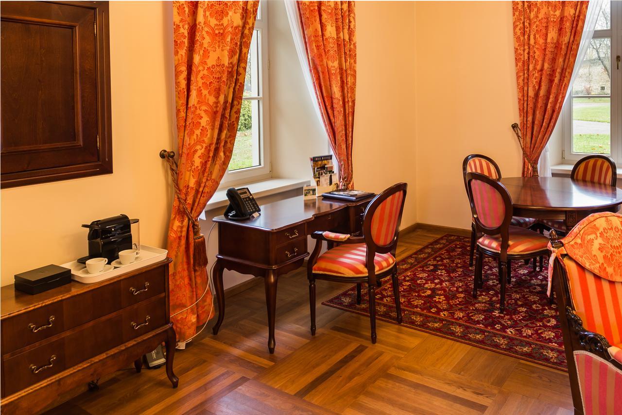 Dwor Kombornia Hotel&Spa Ngoại thất bức ảnh