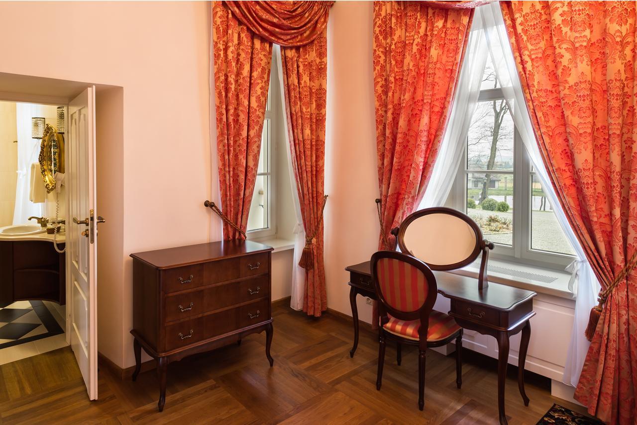 Dwor Kombornia Hotel&Spa Ngoại thất bức ảnh