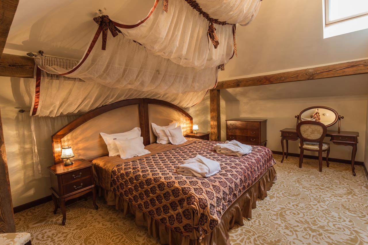 Dwor Kombornia Hotel&Spa Ngoại thất bức ảnh