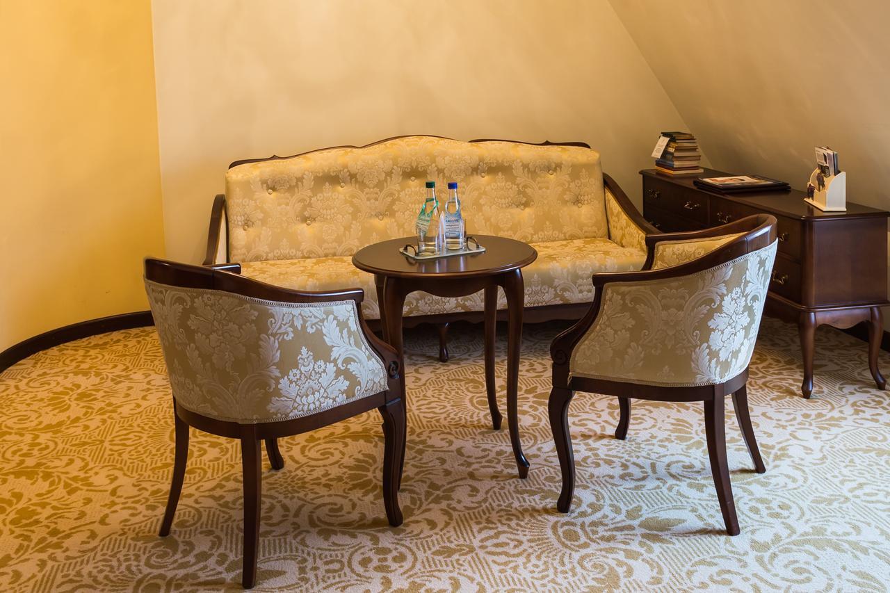 Dwor Kombornia Hotel&Spa Ngoại thất bức ảnh