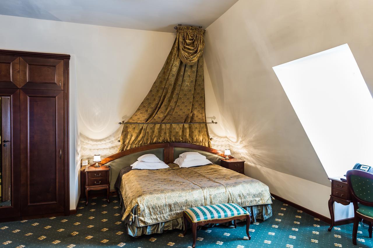 Dwor Kombornia Hotel&Spa Ngoại thất bức ảnh