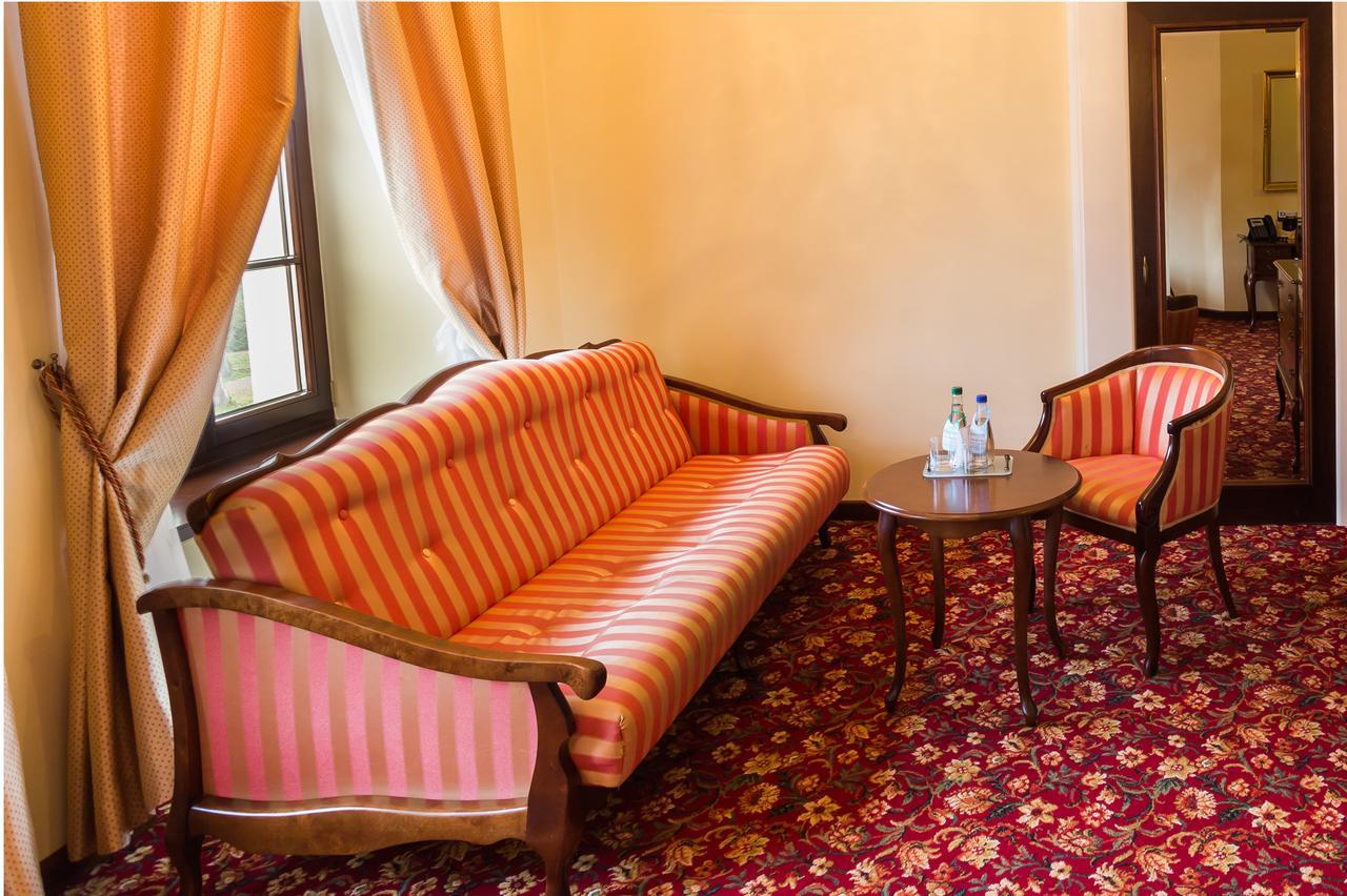 Dwor Kombornia Hotel&Spa Ngoại thất bức ảnh