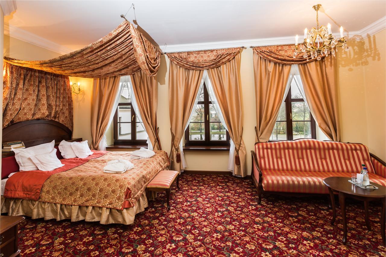 Dwor Kombornia Hotel&Spa Ngoại thất bức ảnh