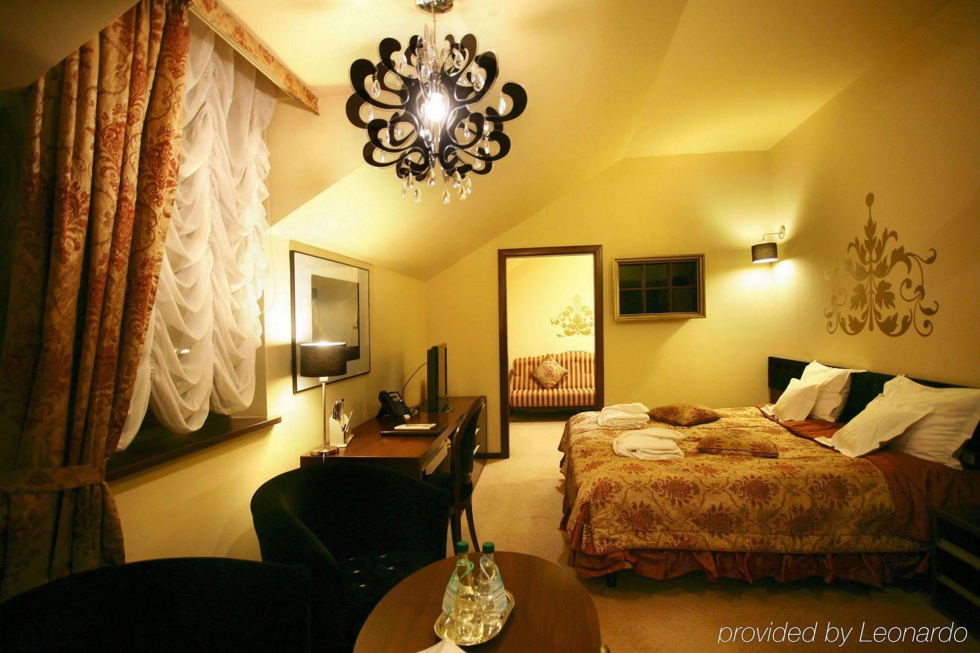 Dwor Kombornia Hotel&Spa Ngoại thất bức ảnh
