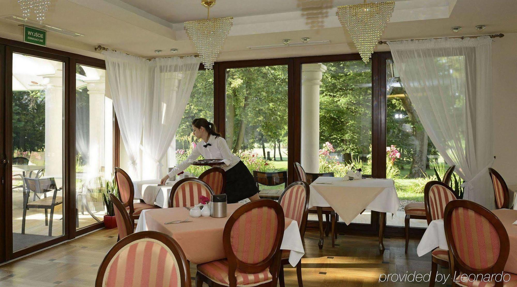 Dwor Kombornia Hotel&Spa Ngoại thất bức ảnh