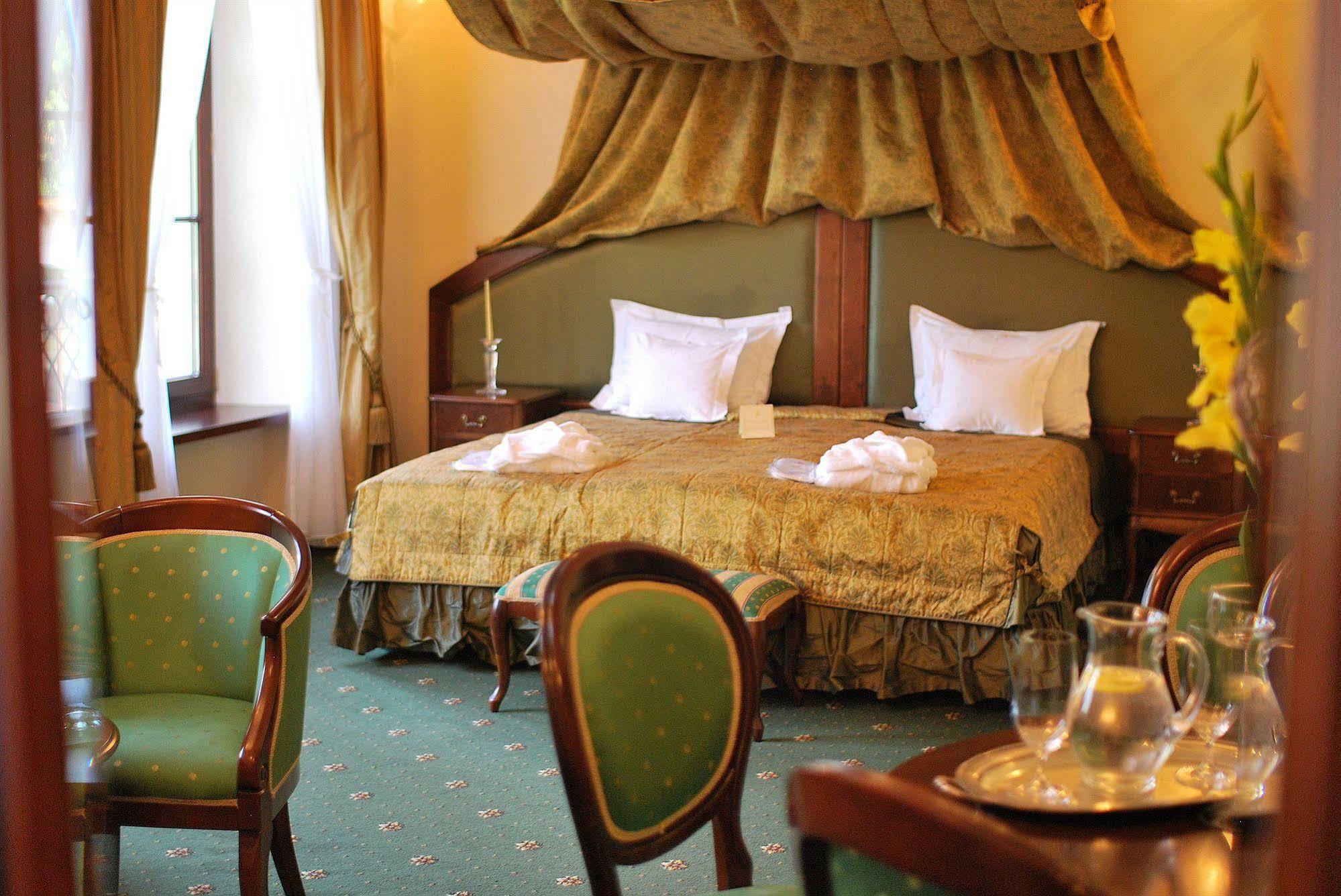 Dwor Kombornia Hotel&Spa Ngoại thất bức ảnh