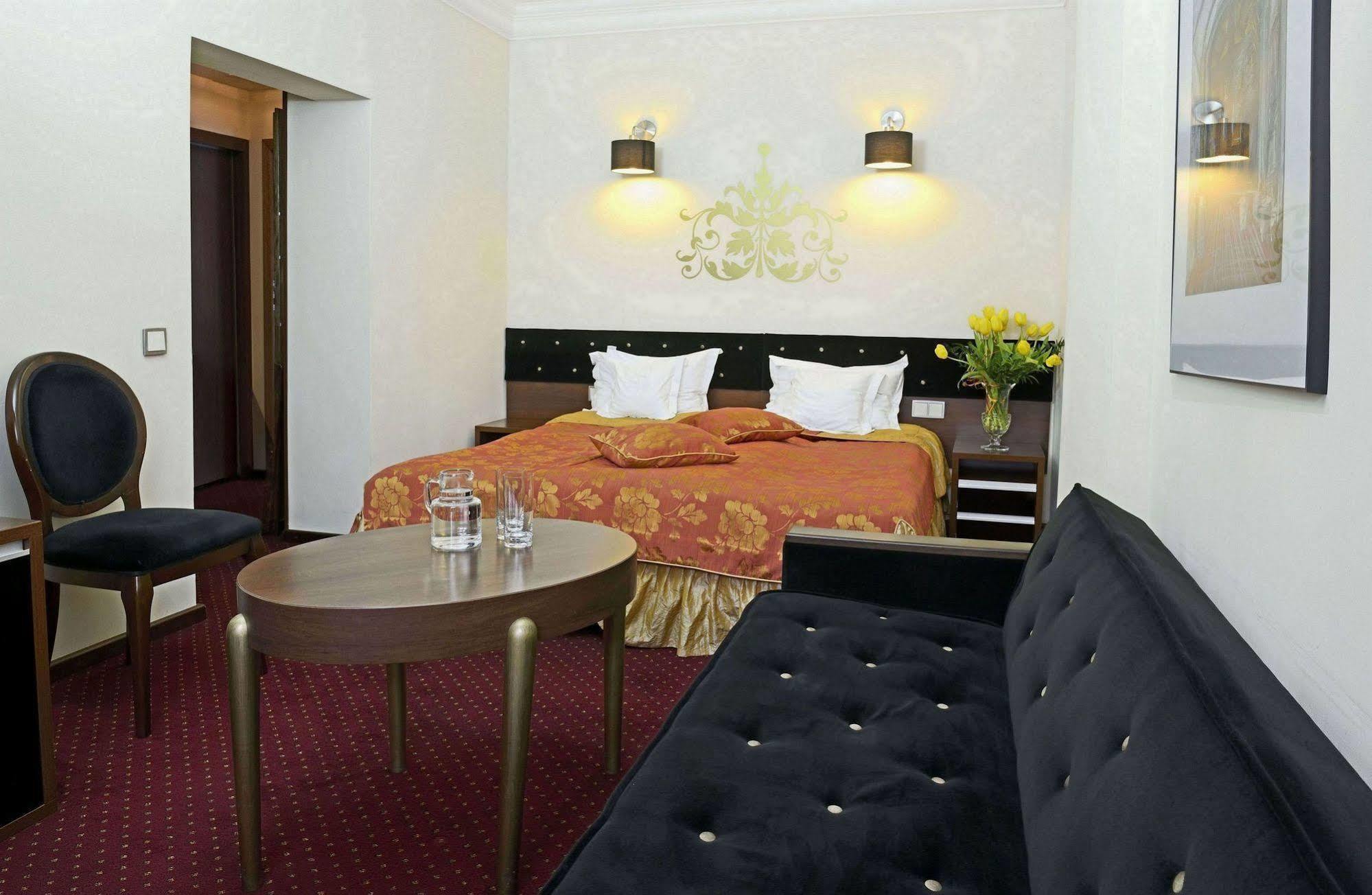 Dwor Kombornia Hotel&Spa Ngoại thất bức ảnh