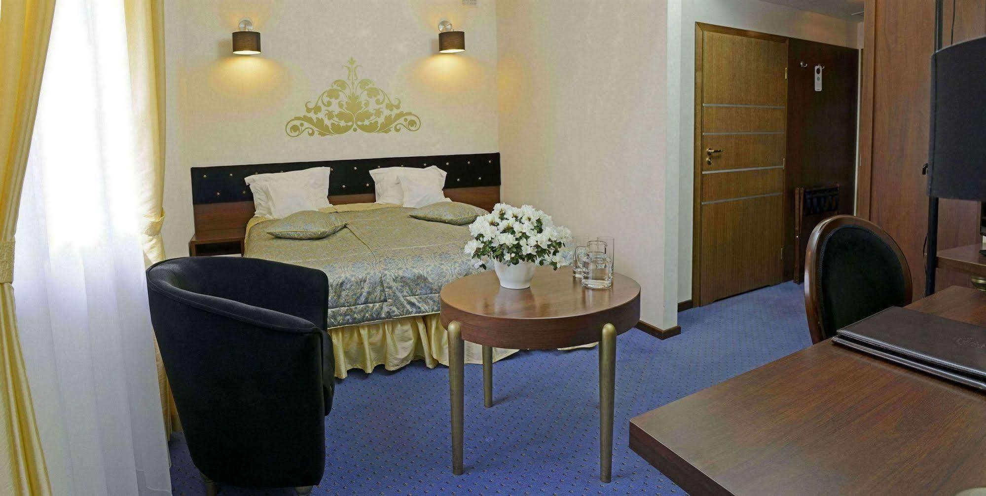 Dwor Kombornia Hotel&Spa Ngoại thất bức ảnh